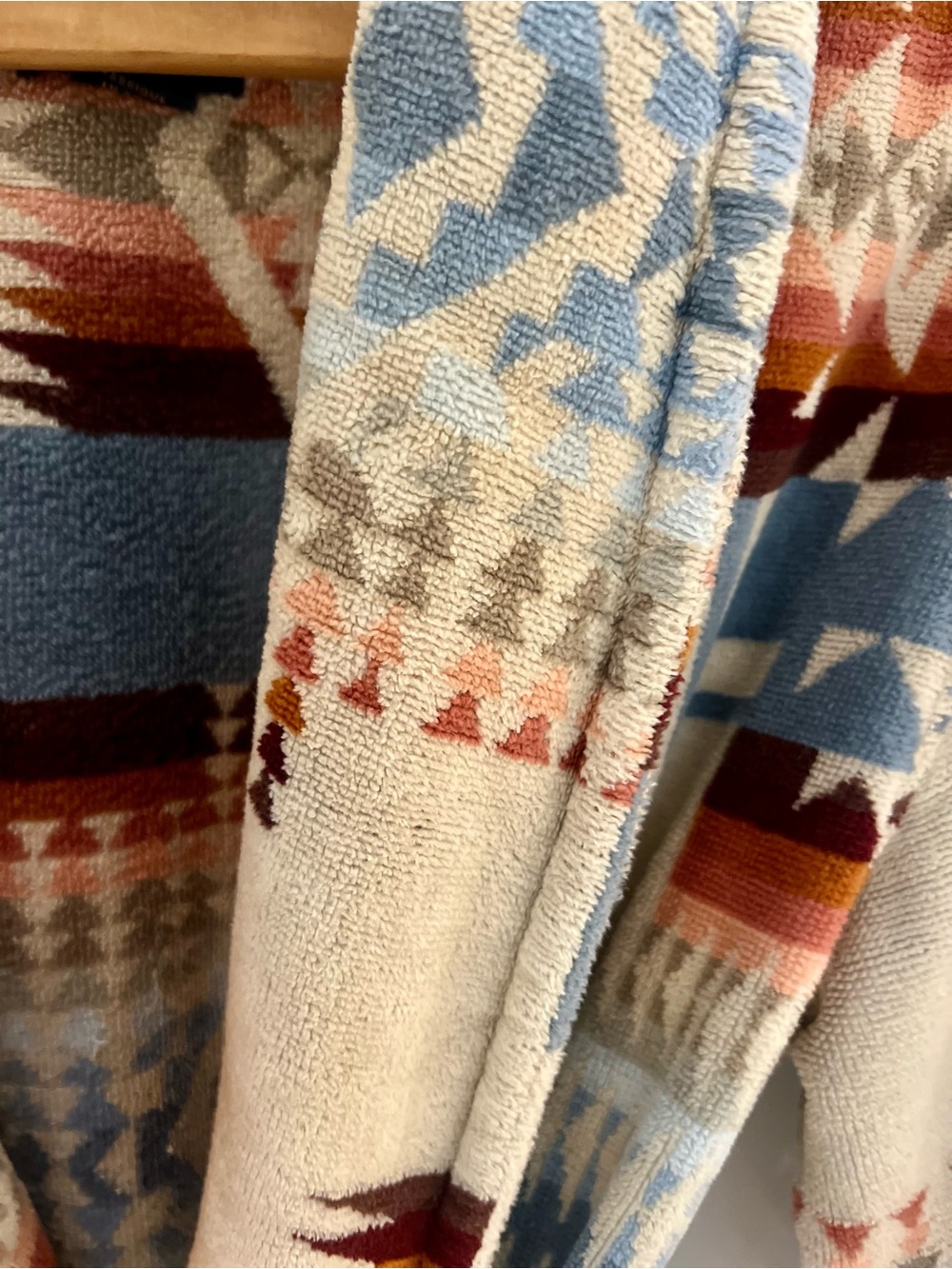 Pendleton Robe Wyeth Trail - Picture 3 of 7